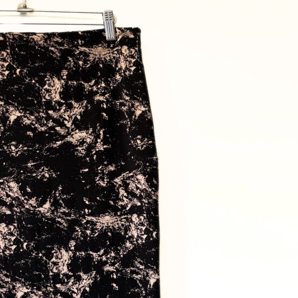 H&M Basics Black Marbled Print Skirt Size M - Picture 2 of 6